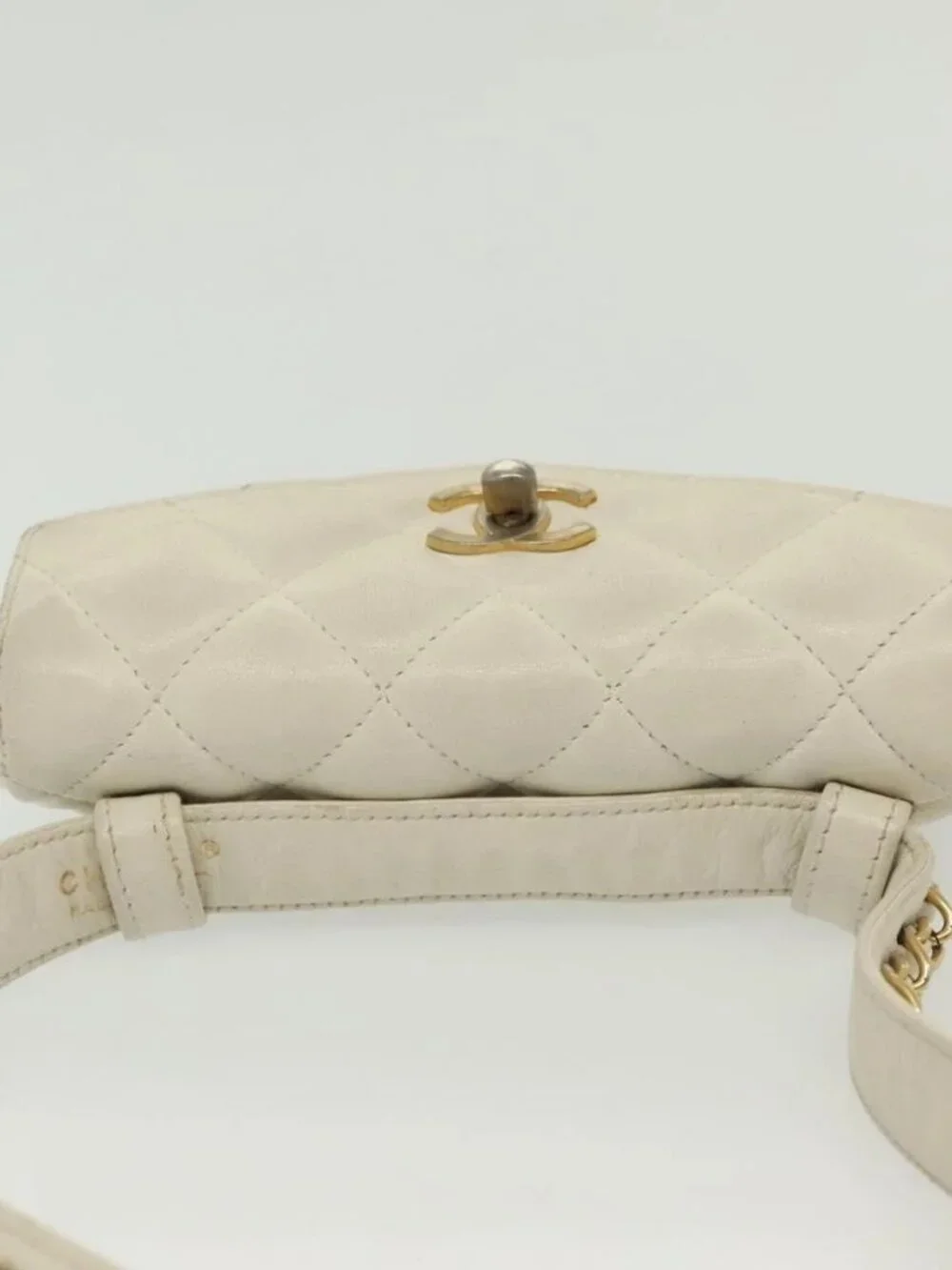 CHANEL Matelasse Chain Waist bag Lamb Skin White Gold CC Auth BA5530